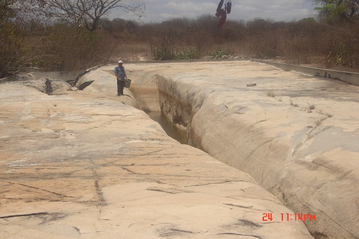 captacao de agua tanque.jpg